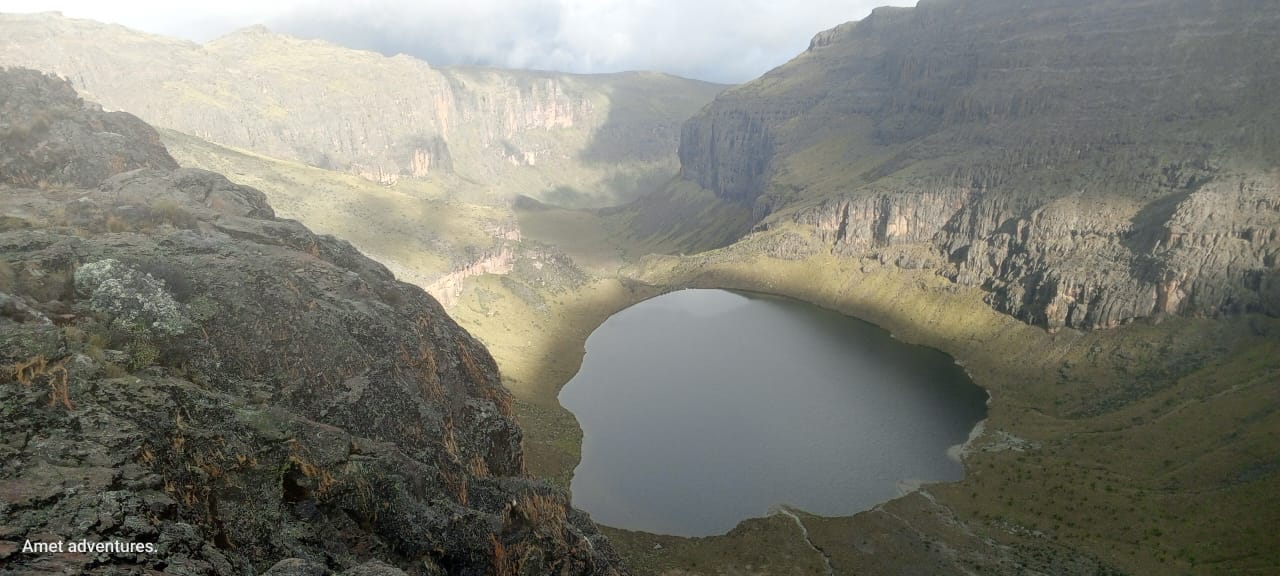 Mount Kenya Trekking: Sirimon – Chogoria-4 days
